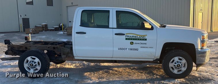 image for item FG1539 2015 Chevrolet Silverado 2500HD Crew Cab pickup truck cab and chassis