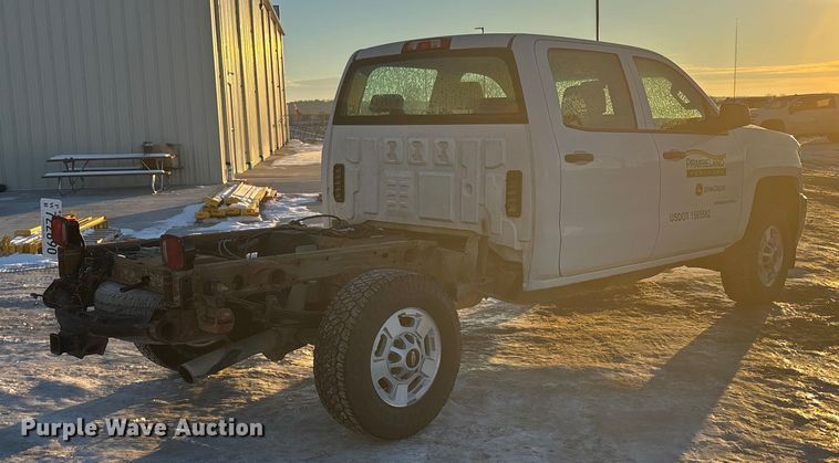 image for item FG1539 2015 Chevrolet Silverado 2500HD Crew Cab pickup truck cab and chassis