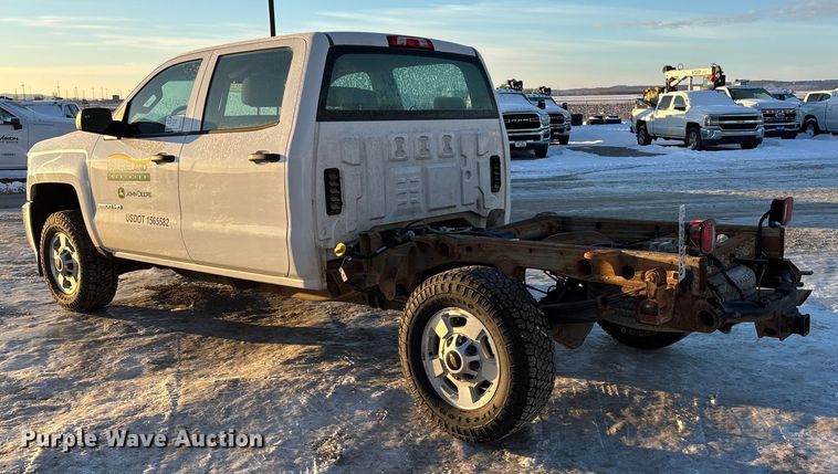 image for item FG1539 2015 Chevrolet Silverado 2500HD Crew Cab pickup truck cab and chassis
