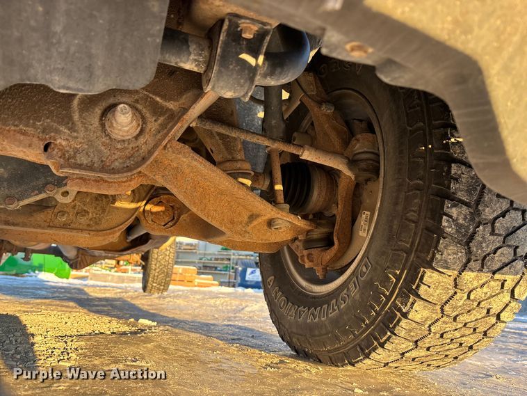 image for item FG1539 2015 Chevrolet Silverado 2500HD Crew Cab pickup truck cab and chassis