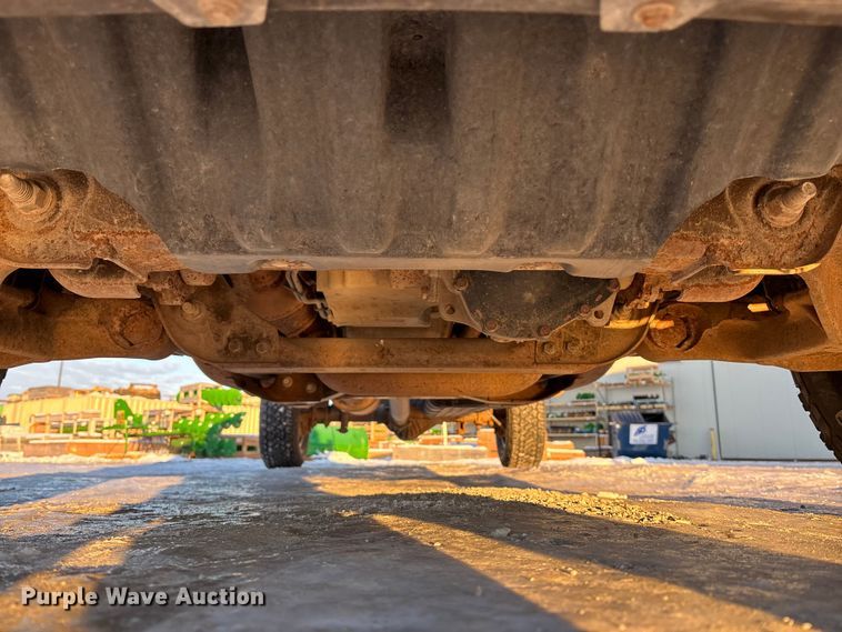 image for item FG1539 2015 Chevrolet Silverado 2500HD Crew Cab pickup truck cab and chassis