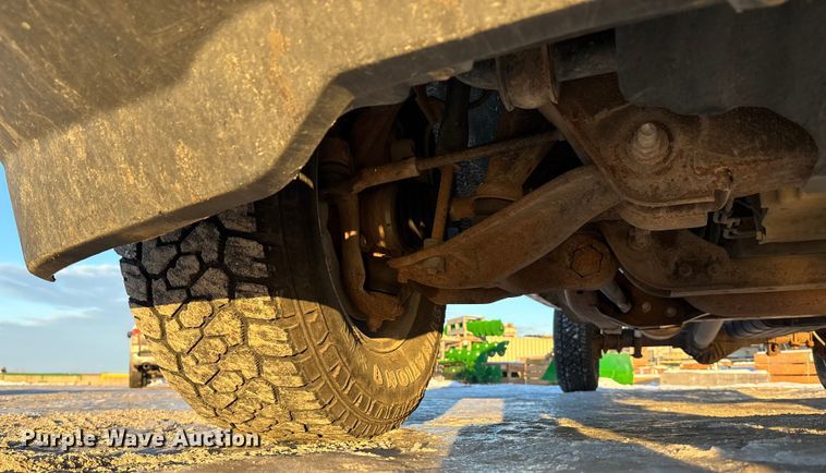 image for item FG1539 2015 Chevrolet Silverado 2500HD Crew Cab pickup truck cab and chassis