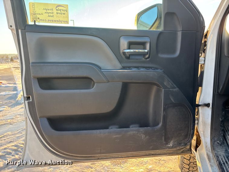 image for item FG1539 2015 Chevrolet Silverado 2500HD Crew Cab pickup truck cab and chassis