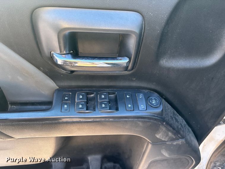 image for item FG1539 2015 Chevrolet Silverado 2500HD Crew Cab pickup truck cab and chassis