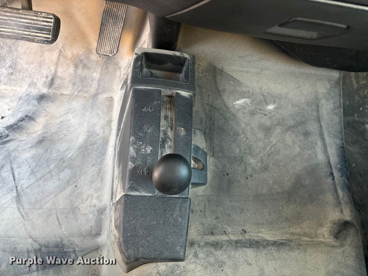 image for item FG1539 2015 Chevrolet Silverado 2500HD Crew Cab pickup truck cab and chassis