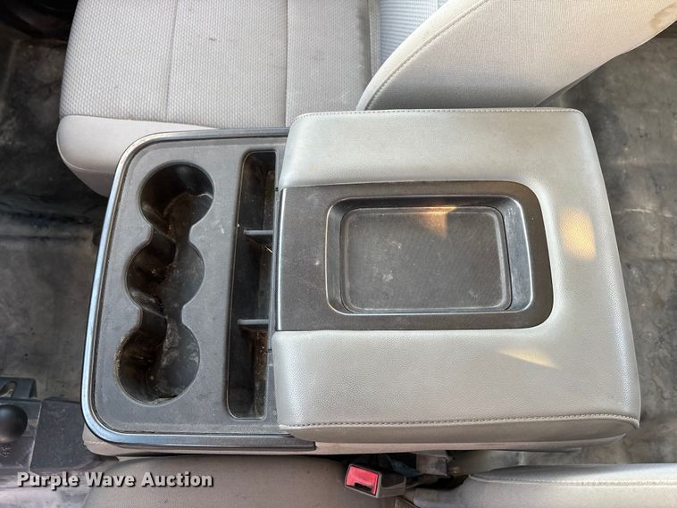 image for item FG1539 2015 Chevrolet Silverado 2500HD Crew Cab pickup truck cab and chassis