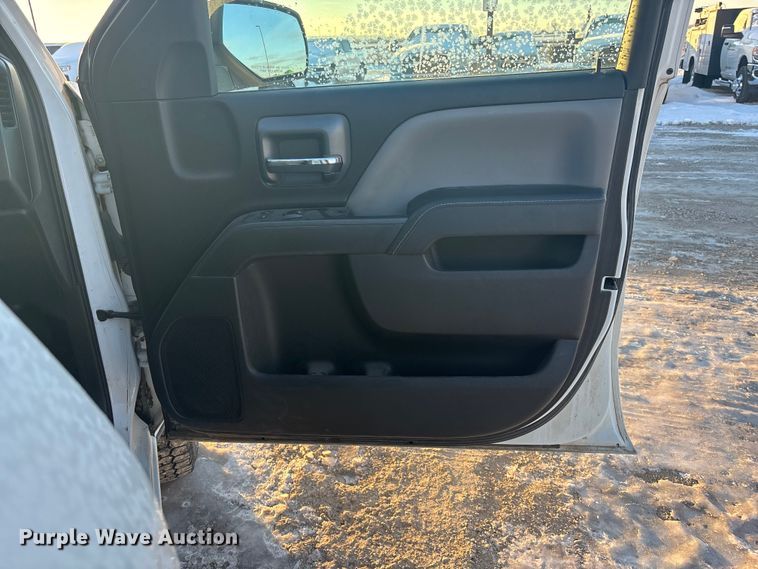 image for item FG1539 2015 Chevrolet Silverado 2500HD Crew Cab pickup truck cab and chassis