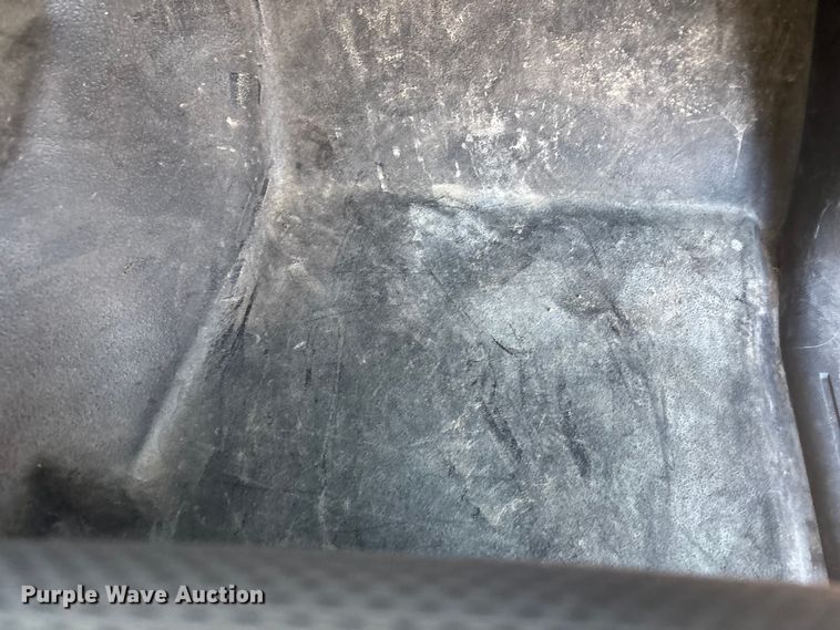 image for item FG1539 2015 Chevrolet Silverado 2500HD Crew Cab pickup truck cab and chassis