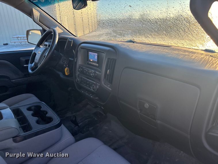 image for item FG1539 2015 Chevrolet Silverado 2500HD Crew Cab pickup truck cab and chassis