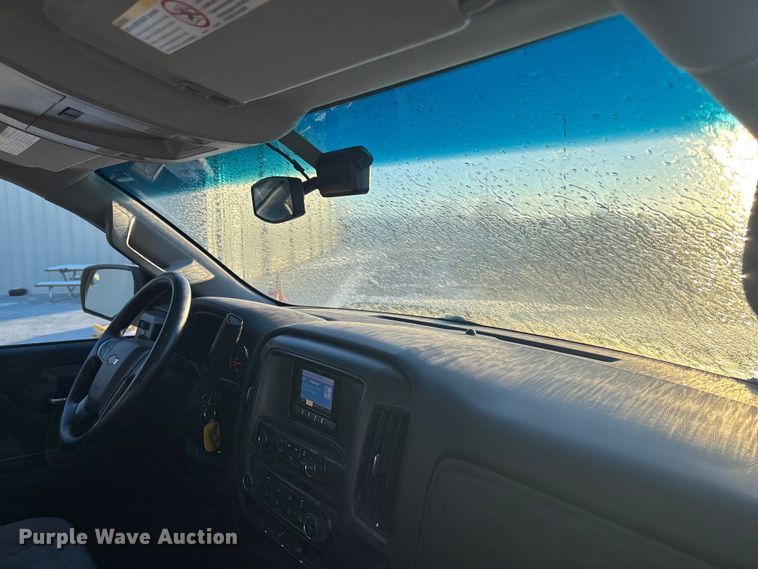 image for item FG1539 2015 Chevrolet Silverado 2500HD Crew Cab pickup truck cab and chassis