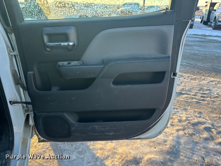 image for item FG1539 2015 Chevrolet Silverado 2500HD Crew Cab pickup truck cab and chassis