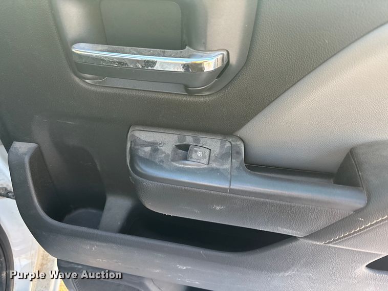 image for item FG1539 2015 Chevrolet Silverado 2500HD Crew Cab pickup truck cab and chassis