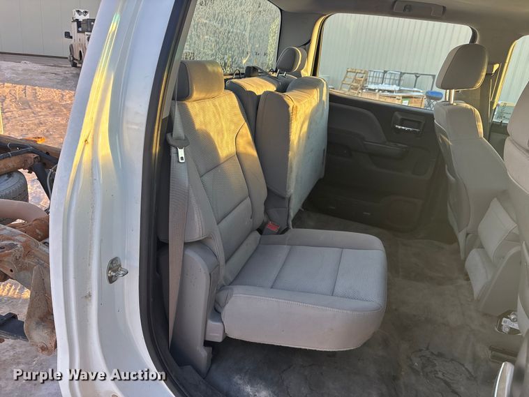 image for item FG1539 2015 Chevrolet Silverado 2500HD Crew Cab pickup truck cab and chassis