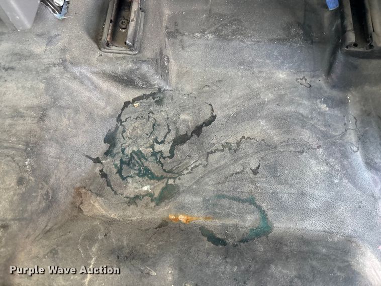 image for item FG1539 2015 Chevrolet Silverado 2500HD Crew Cab pickup truck cab and chassis