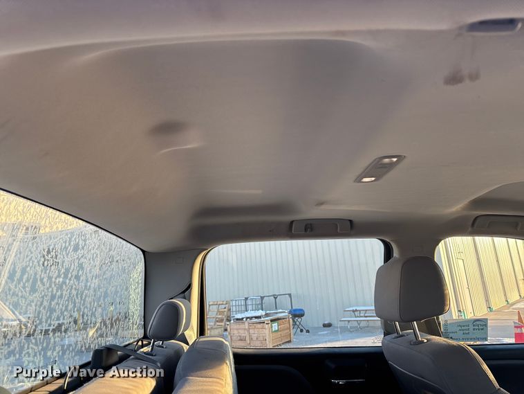 image for item FG1539 2015 Chevrolet Silverado 2500HD Crew Cab pickup truck cab and chassis