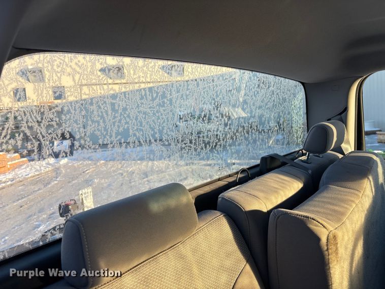 image for item FG1539 2015 Chevrolet Silverado 2500HD Crew Cab pickup truck cab and chassis