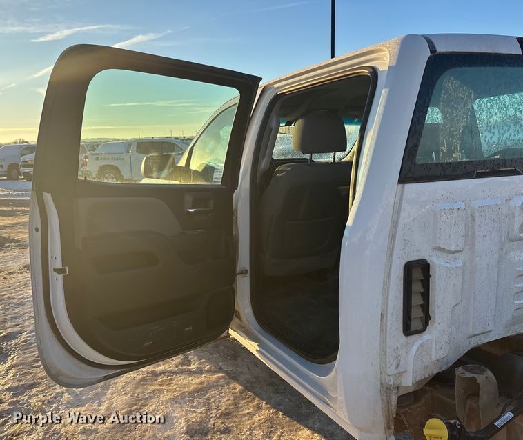 image for item FG1539 2015 Chevrolet Silverado 2500HD Crew Cab pickup truck cab and chassis