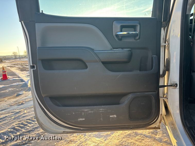 image for item FG1539 2015 Chevrolet Silverado 2500HD Crew Cab pickup truck cab and chassis