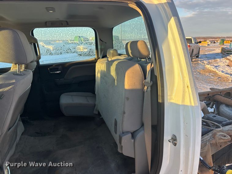 image for item FG1539 2015 Chevrolet Silverado 2500HD Crew Cab pickup truck cab and chassis