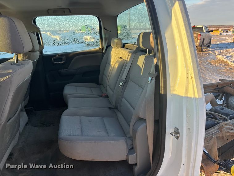 image for item FG1539 2015 Chevrolet Silverado 2500HD Crew Cab pickup truck cab and chassis