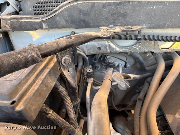 image for item FG1539 2015 Chevrolet Silverado 2500HD Crew Cab pickup truck cab and chassis