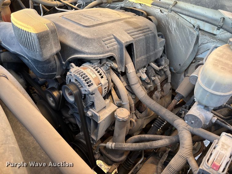 image for item FG1539 2015 Chevrolet Silverado 2500HD Crew Cab pickup truck cab and chassis