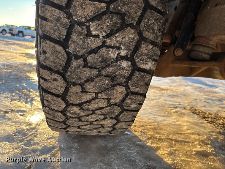 image for item FG1539 2015 Chevrolet Silverado 2500HD Crew Cab pickup truck cab and chassis