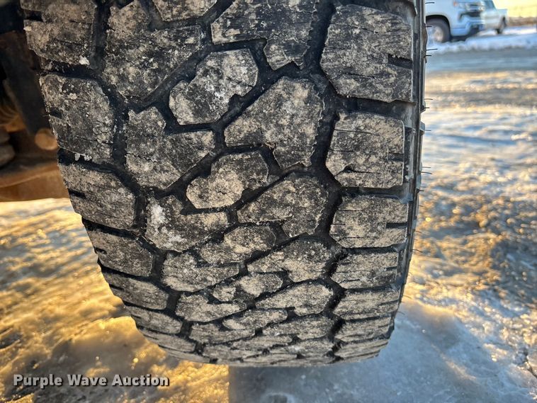 image for item FG1539 2015 Chevrolet Silverado 2500HD Crew Cab pickup truck cab and chassis