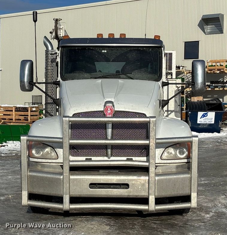image for item FG1540 2018 Kenworth T370 utility / service truck