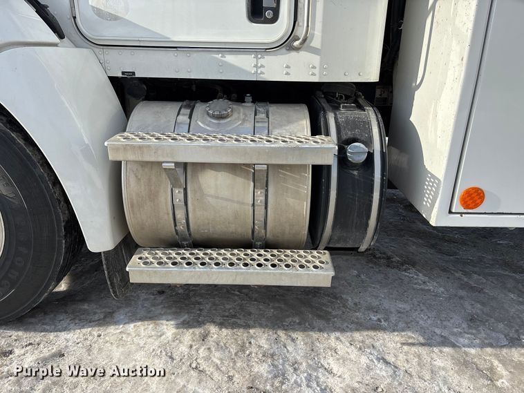 image for item FG1540 2018 Kenworth T370 utility / service truck