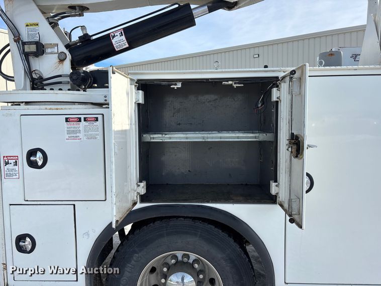 image for item FG1540 2018 Kenworth T370 utility / service truck