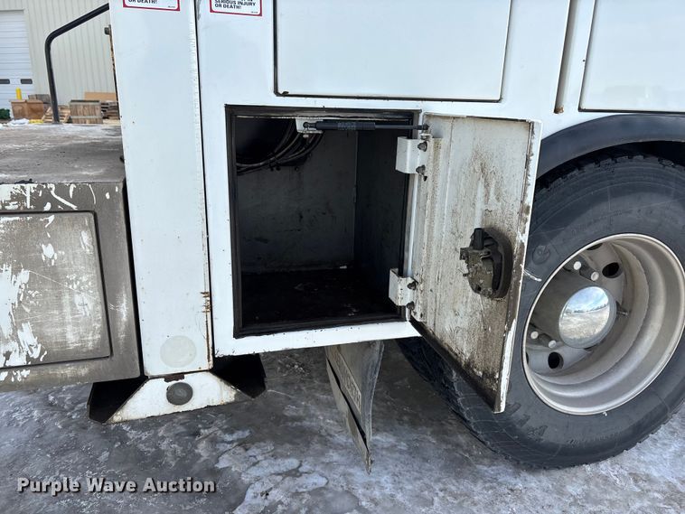 image for item FG1540 2018 Kenworth T370 utility / service truck