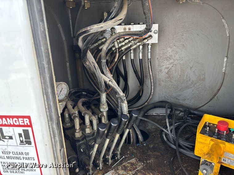 image for item FG1540 2018 Kenworth T370 utility / service truck