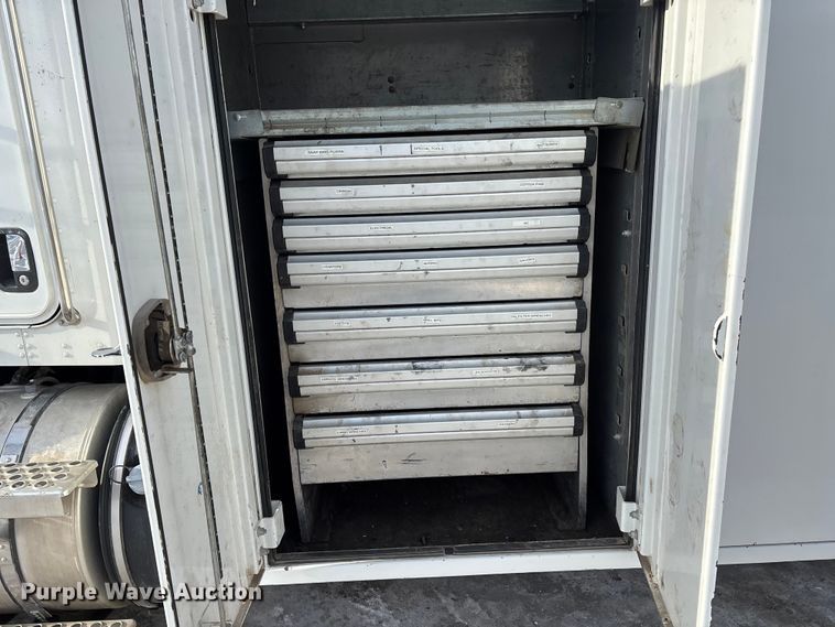 image for item FG1540 2018 Kenworth T370 utility / service truck