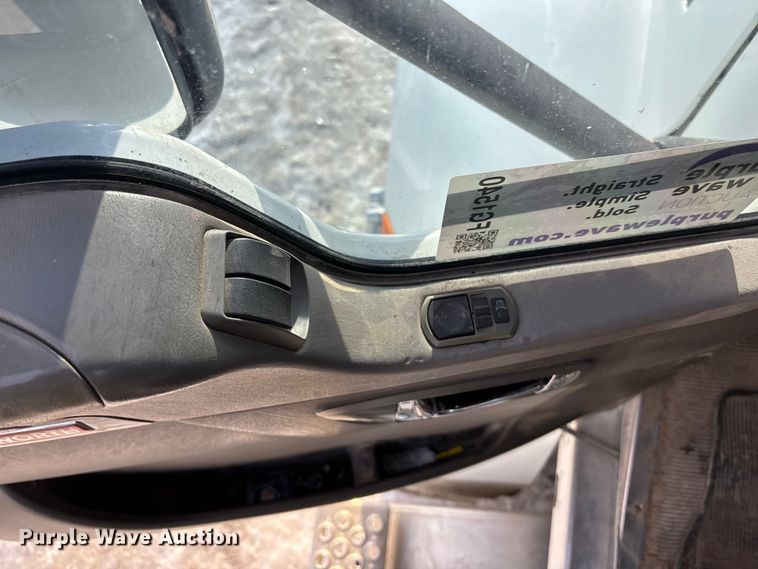 image for item FG1540 2018 Kenworth T370 utility / service truck