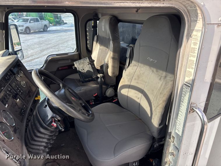 image for item FG1540 2018 Kenworth T370 utility / service truck