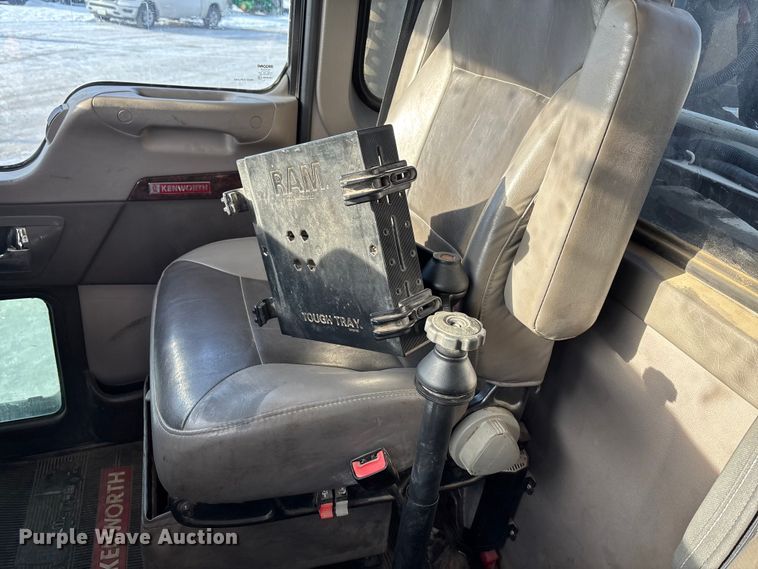 image for item FG1540 2018 Kenworth T370 utility / service truck