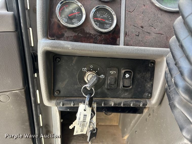 image for item FG1540 2018 Kenworth T370 utility / service truck