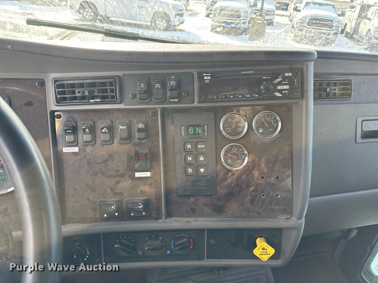 image for item FG1540 2018 Kenworth T370 utility / service truck