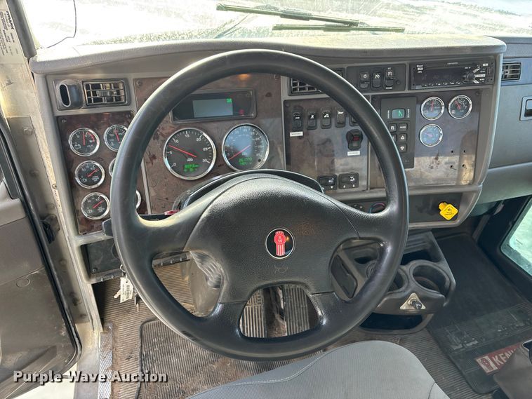 image for item FG1540 2018 Kenworth T370 utility / service truck