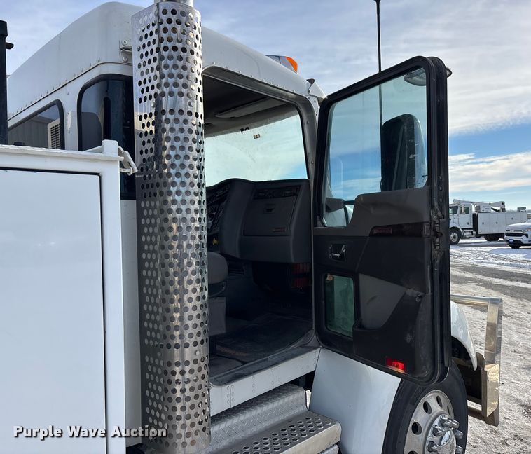 image for item FG1540 2018 Kenworth T370 utility / service truck