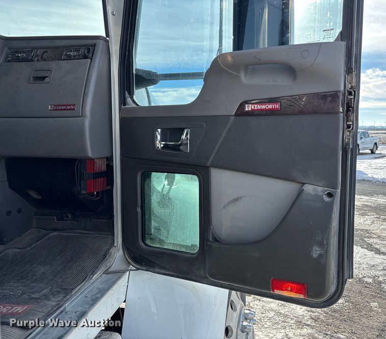 image for item FG1540 2018 Kenworth T370 utility / service truck