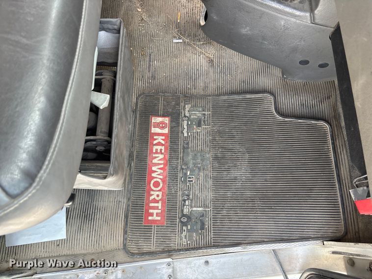 image for item FG1540 2018 Kenworth T370 utility / service truck