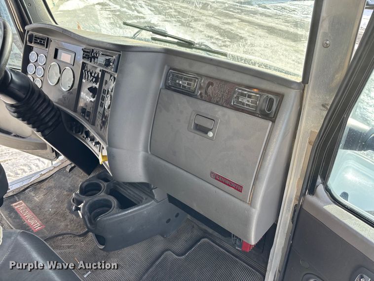 image for item FG1540 2018 Kenworth T370 utility / service truck