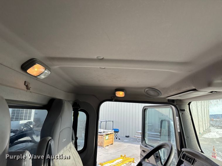 image for item FG1540 2018 Kenworth T370 utility / service truck