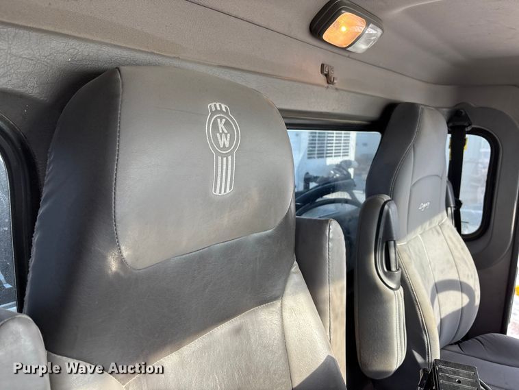 image for item FG1540 2018 Kenworth T370 utility / service truck