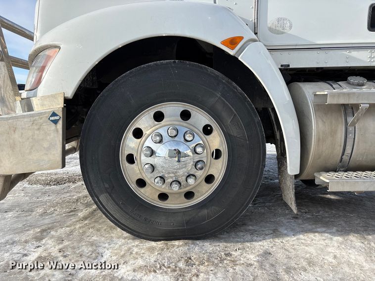 image for item FG1540 2018 Kenworth T370 utility / service truck