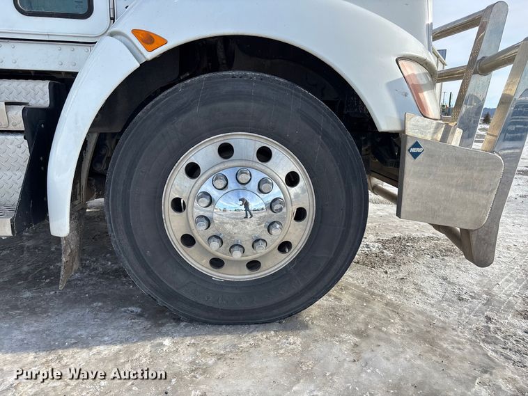 image for item FG1540 2018 Kenworth T370 utility / service truck