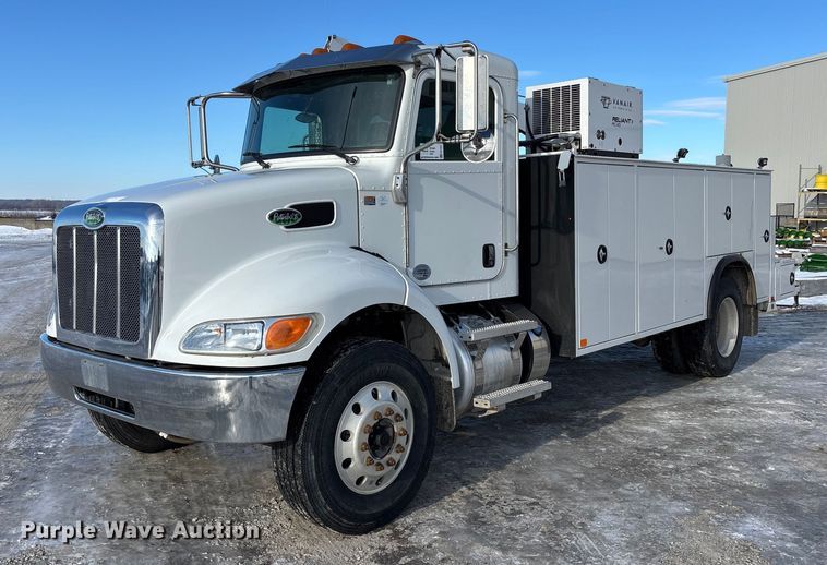 image for item FG1541 2019 Peterbilt 337 utility / service truck