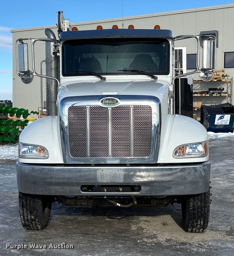 image for item FG1541 2019 Peterbilt 337 utility / service truck